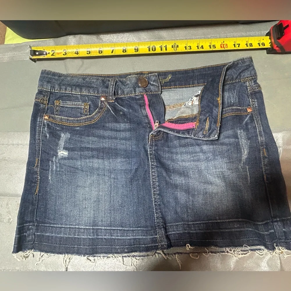 Vintage Candie's Dark Blue Distressed Denim Mini Skirt Y2K Dark Wash Frayed Hem - Picture 4 of 6